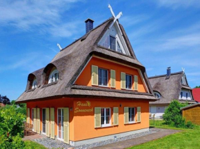 Reetdachhaus mit Kaminofen und großer Terrasse Glowe
